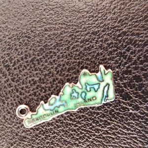 💚 Vintage Sterling enamel charm